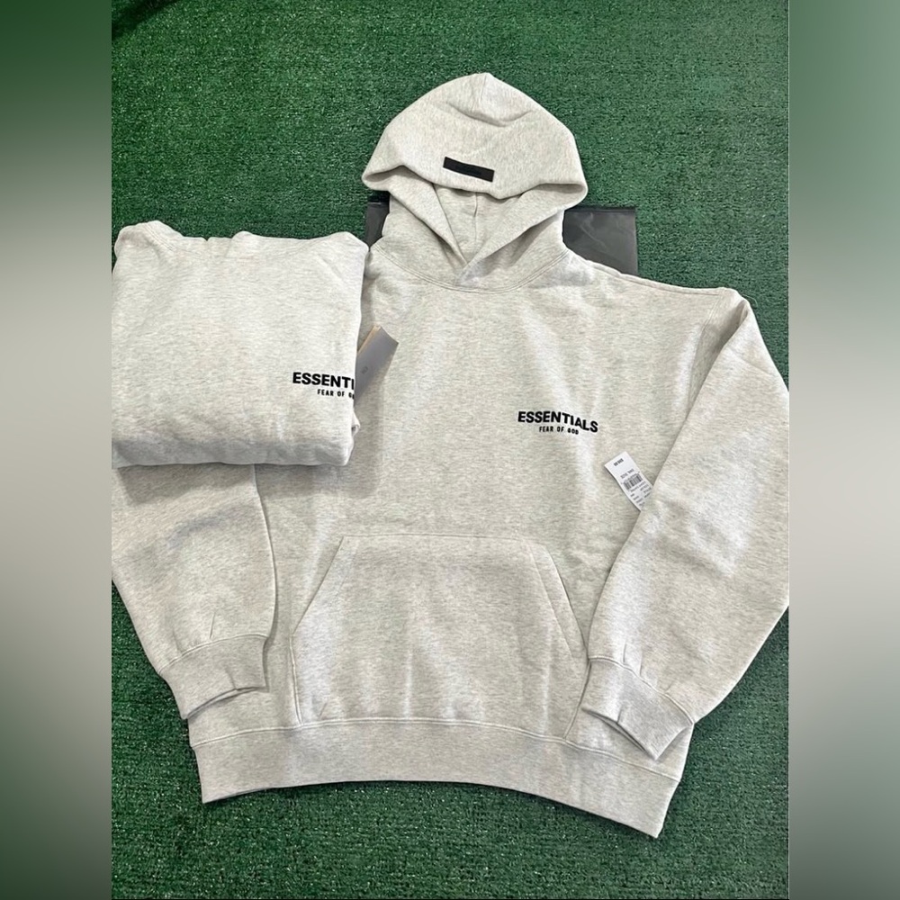 Essentials Fear Of God Light Oatmeal Hoodie Brand/New
Tags/Bag Size Small